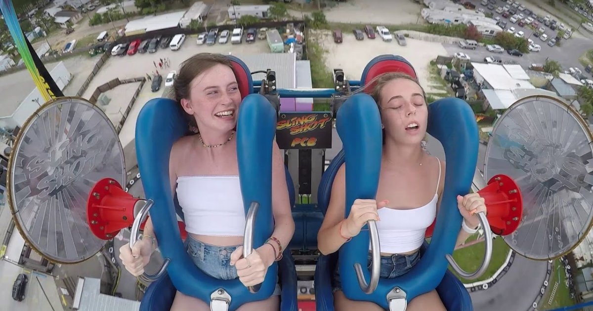 Slingshot Ride Fails / Funny Girls Slingshot Roller coaster. 