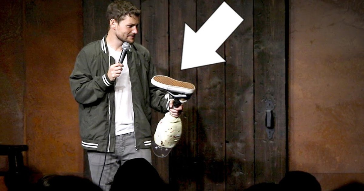 Woman Gives Her Prosthetic Leg To A Comedian During A Comedy Show