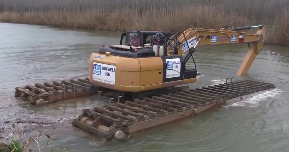Excavator Turns Over While Floating In River fail Fail Pictures